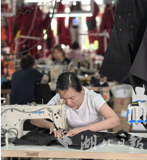 联丰配资 以服务确定性应对外部不确定性